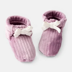 Botinhas de peluche rosa caneladas